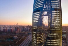 Ο ξεχωριστός πύργος-κοχύλι του Πεκίνου που «σπάει» στη μέση