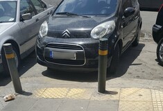 Ένας στους 15 οδηγούς στην Ελλάδα παρκάρει σε ράμπες για ΑμεΑ