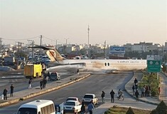 Ιράν: Αεροπλάνο βγήκε από τον διάδρομο προσγείωσης, κατέληξε στη μέση του δρόμου