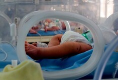 Στη Βουλή το επίδομα γέννας: Αντιπαράθεση για τις προϋποθέσεις - Κάθε πότε θα χορηγείται