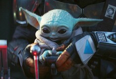 Star Wars: Ο George Lucas αγκαλιάζει στοργικά το μωρό Yoda στα παρασκήνια του Mandalorian