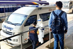 Μολύνθηκε γιατρός που ερευνά τον νέο κοροναϊό