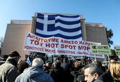 Συνάντηση στο Μαξίμου για το μεταναστευτικό - προσφυγικό ενώ συνεχίζονται οι κινητοποιήσεις στα νησιά