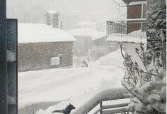 Κακοκαιρία Ηφαιστίων: Χωρίς ρεύμα για πάνω από 24 ώρες χωριό στην Εύβοια - Στα 2,5 μέτρα το χιόνι