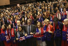 Ευρωπαϊκό Κοινοβούλιο: Επικύρωσε τη Συμφωνία για το Brexit - To «αντίο» των ευρωβουλευτών