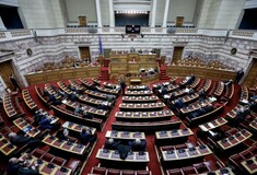 Επίδομα γέννησης: Πέρασε στη Βουλή με ευρύτατη πλειοψηφία