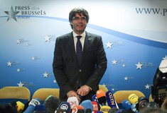 Ο Κάρλες Πουτζντεμόν δέχεται τις πρόωρες εκλογές στην Καταλονία και δεν ζητεί άσυλο στο Βέλγιο