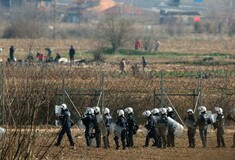 Έβρος: Χημικά και επεισόδια ξανά στα σύνορα - Ρίψη νερού με αύρα της αστυνομίας