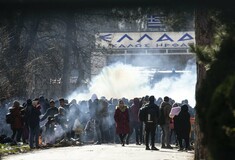 Εκατοντάδες πρόσφυγες στα ελληνικά σύνορα - Μητσοτάκης: «Καμία παράνομη είσοδος ανεκτή»