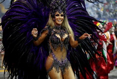 Η Βραζιλιάνα transgender σπάει πρώτη τα ταμπού στο Καρναβάλι χορεύοντας σάμπα