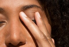 Κορωνοϊός: Γιατί δεν μπορούμε να σταματήσουμε να αγγίζουμε το πρόσωπό μας