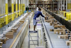 Κορωνοϊός: H Amazon προσλαμβάνει 100.000 εργάτες - Τεράστια αύξηση πωλήσεων