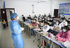 Κορωνοϊός: Σε τροχιά επαναφοράς η Κίνα - Άνοιξαν κάποια σχολεία μετά από ένα μήνα