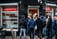 Κορωνοϊός: Η Ολλανδία ανοίγει ξανά τα coffee shops