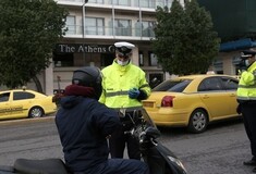 Απαγόρευση κυκλοφορίας: 1.610 παραβάσεις σε μια μέρα σε όλη την Ελλάδα