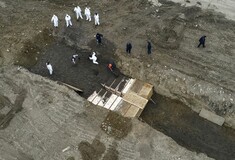 Κορωνοϊός: Drone κατέγραψε ομαδικό τάφο για νεκρούς από τη πανδημία στη Νέα Υόρκη