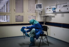 «Κάνουμε διαλογή ασθενών.Οι υγειονομικοί παθαίνουν burnout»: Έλληνας γιατρός στη Γαλλία περιγράφει την κατάσταση στα νοσοκομεία