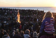 Σουηδία: Οι αρχές ρίχνουν έναν τόνο κοπριά για την απομάκρυνση των πολιτών από τα πάρκα