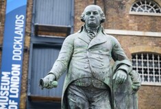 Το άγαλμα του Ρόμπερτ Μίλιγκαν αφαιρέθηκε από το μουσείο του Λονδίνου - Μετά τις διαδηλώσεις για τη ρατσιστική βία