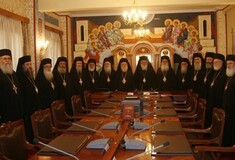 Τα ράσα κάνουν τον παπά στη Μύκονο