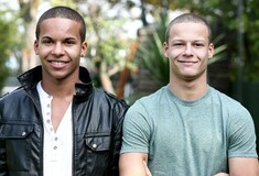 Ο ένας λευκός, ο άλλος μαύρος: κι όμως, είναι δίδυμοι