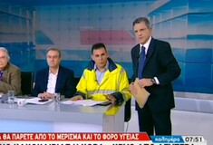 «Χαμός» για αυτή την εμφάνιση του Καραμέρου - Πήγε στον Αυτιά με φωσφοριζέ μπουφάν