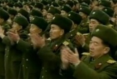 Οι Βορειοκορεάτες γιορτάζουν την επιτυχημένη εκτόξευση πυραύλου