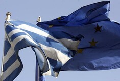 Ξαφνική αναβάθμιση της Ελλάδας κατά 6 βαθμίδες από τον Standard & Poor's