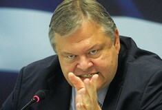 Βενιζέλος: «Ο ΣΥΡΙΖΑ με χτυπά γιατί είμαι εγγυητής της σταθερότητας»