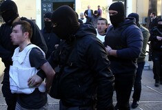Βαρύτατες διώξεις για τρομοκρατία σε βάρος των 9 Τούρκων - Οι κατηγορούμενοι καταγγέλλουν ξυλοδαρμό