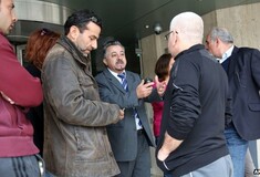 Καταθέτες διαμαρτύρονται έξω από το Προεδρικό Μέγαρο της Κύπρου