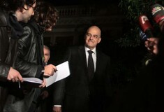 Δένδιας: «Τους ρετουσάραμε για να αναγνωρίζονται»