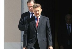 Spiegel: Σοβαρό πλήγμα η αποτυχία στην πώληση της ΔΕΠΑ