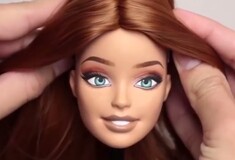 Barbie total makeover: Πώς ένας καλλιτέχνης αποφάσισε να κάνει τη διάσημη κούκλα, κορίτσι του σήμερα