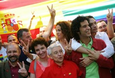 Νόμιμοι πλέον οι γκέι γάμοι στην Ισπανία