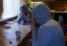 «Το κελί μύριζε σαν σάπιο κρέας» - Συγκλονιστικές μαρτυρίες ομοφυλοφίλων που βασανίστηκαν στην Τσετσενία