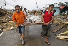 Φόβοι για 10 χιλιάδες νεκρούς από τον «σούπερ» τυφώνα