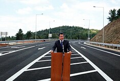 Κόντρα Μπουτάρη-Τζιτζικώστα για την παρέλαση