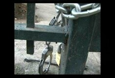 «Συνελήφθη» η πόρτα της ΕΡΤ