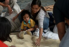 Χαοτική η κατάσταση στις Φιλιππίνες, μετά τον τυφώνα