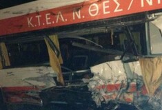 Σοβαρό τροχαίο στα Τέμπη με ένα νεκρό και 14 τραυματίες