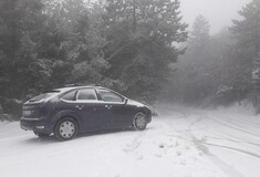 Επιχειρήσεις αποχιονισμού σε Πάρνηθα, Μαλακάσα, Βίλια
