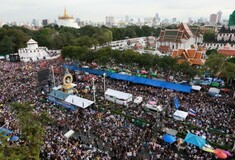 Ανακωχή στην Ταϊλάνδη για να γιορτάσουν τα γενέθλια του βασιλιά
