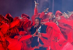 Grammys 2018 - Η εντυπωσιακή έναρξη με την πολιτικά φορτισμένη ερμηνεία του Kendrick Lamar