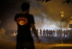 Ξέσπασμα βίας στις διαδηλώσεις στο Μιζούρι για το θάνατο του 18χρονου