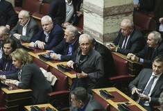 «Χάος» στην Επιτροπή Θεσμών της Βουλής όταν η κυβέρνηση ζήτησε αναβολή της συζήτησης για τον Καμμένο