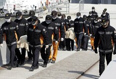 «Σώστε μας, το πλοίο βυθίζεται»