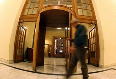 Απαγόρευση εισόδου πολιτών στη Βουλή