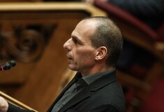 Βαρουφάκης: Ο κόσμος δεν θέλει λεφτά ή δουλειές, θέλει αξιοπρέπεια