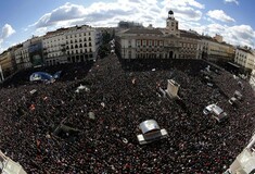 Iσπανία: Xιλιάδες διαδηλωτές, ελληνικές σημαίες και πλακάτ ΣΥΡΙΖΑ κατά της λιτότητας